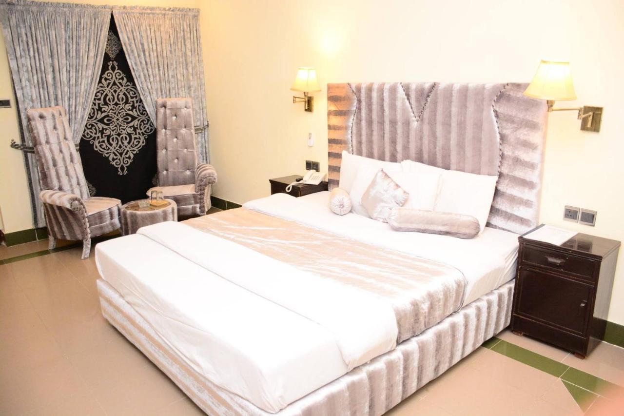 Hotel Move-N-Pick Murree Buitenkant foto
