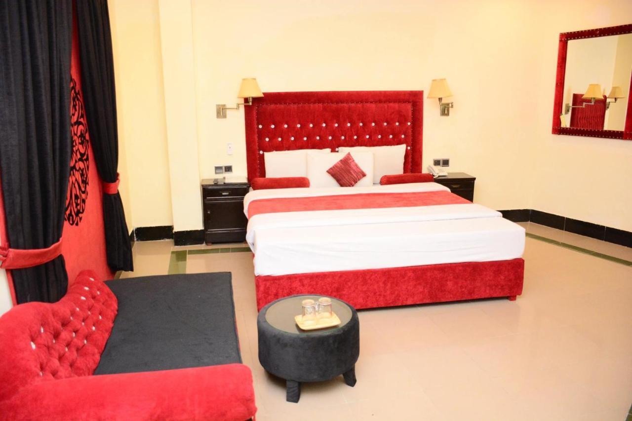 Hotel Move-N-Pick Murree Buitenkant foto