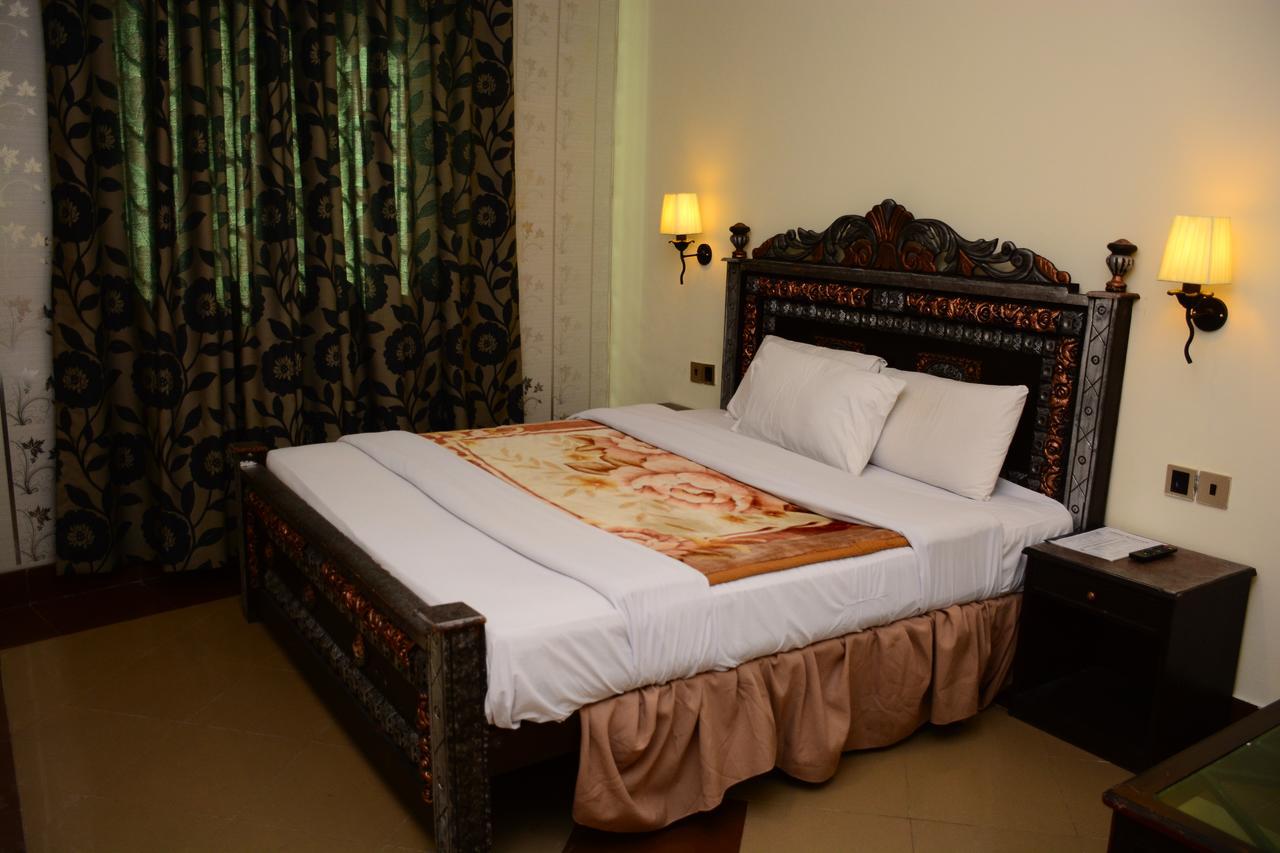 Hotel Move-N-Pick Murree Buitenkant foto
