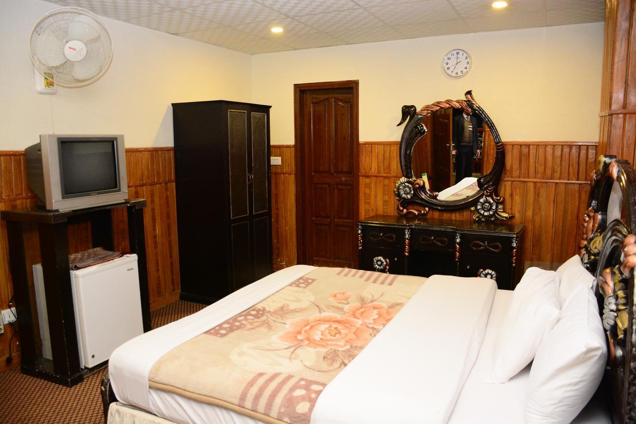 Hotel Move-N-Pick Murree Buitenkant foto