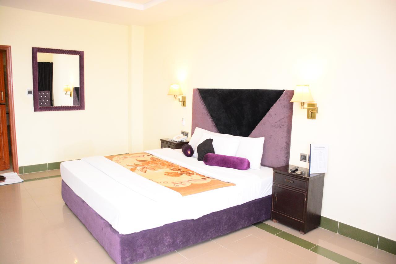 Hotel Move-N-Pick Murree Buitenkant foto